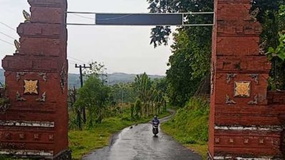 gapura masuk desa Manduro Kabuh Jombang