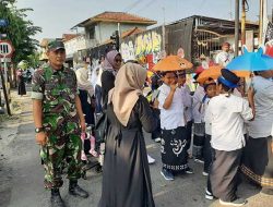 Pawai Hari Kartini di Jelakombo Jombang Meriah, Kebaya hingga Kostum Adat Penuhi Jalan