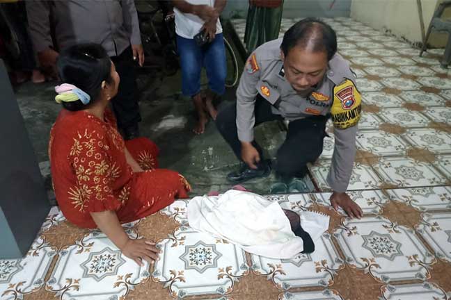 Bayi baru lahir bernasib malang ini ditemukan di halaman rumah warga Dusun Beji, Desa Sawiji, Kecamatan Jogoroto, Kabupaten Jombang. (Foto: IST)