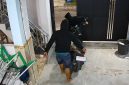 Tangkapan layar rekaman CCTV aksi pencurian sepeda motor di sebuah kos di Desa Balongbesuk, Kecamatan Diwek, Kabupaten Jombang.